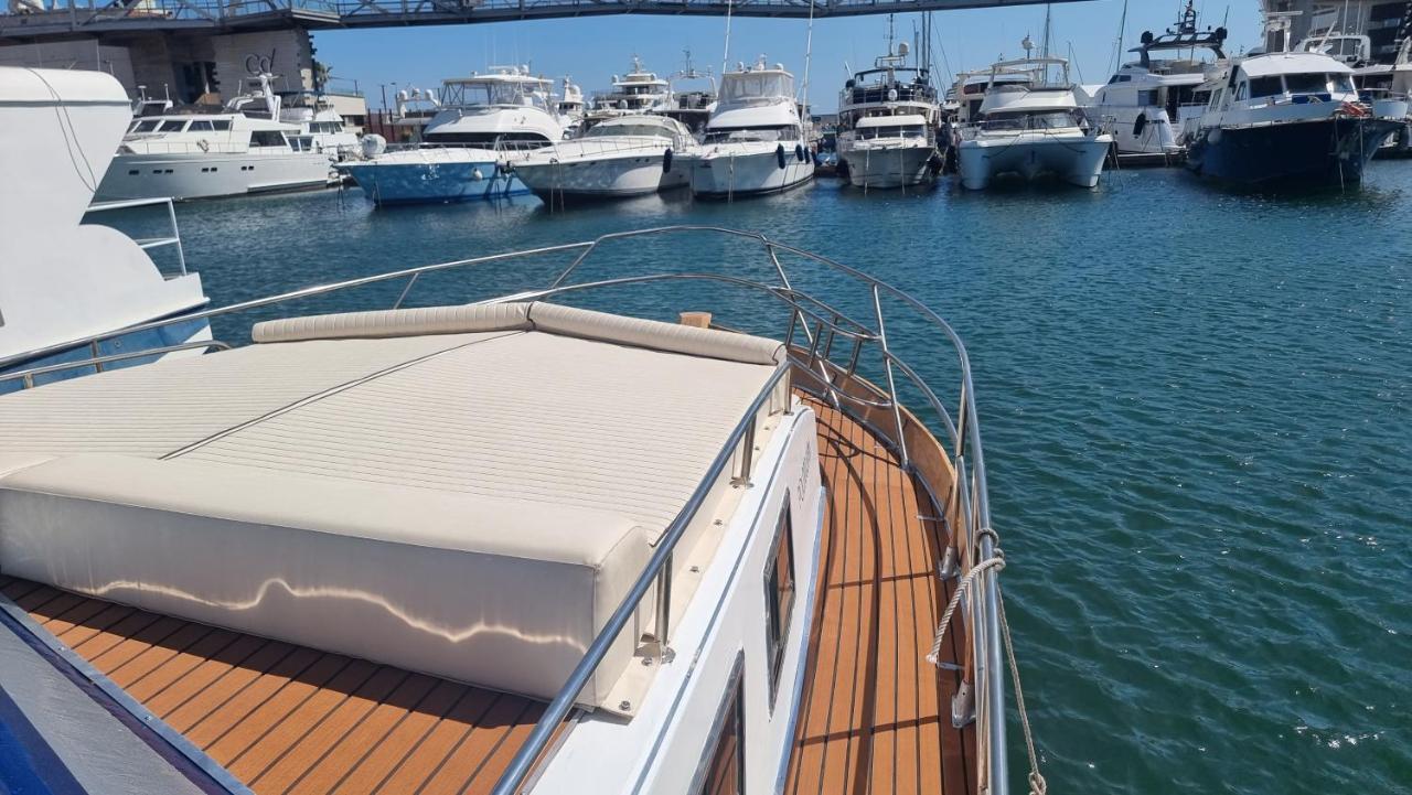 Charming Boat House In Barcelona With Big Terrace And Solarium Hotel Sant Adria de Besos Buitenkant foto
