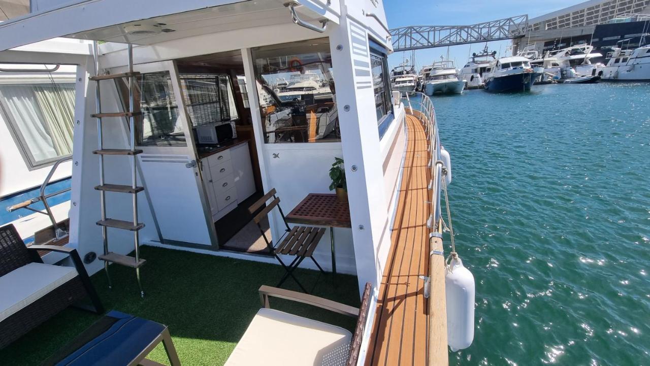 Charming Boat House In Barcelona With Big Terrace And Solarium Hotel Sant Adria de Besos Buitenkant foto