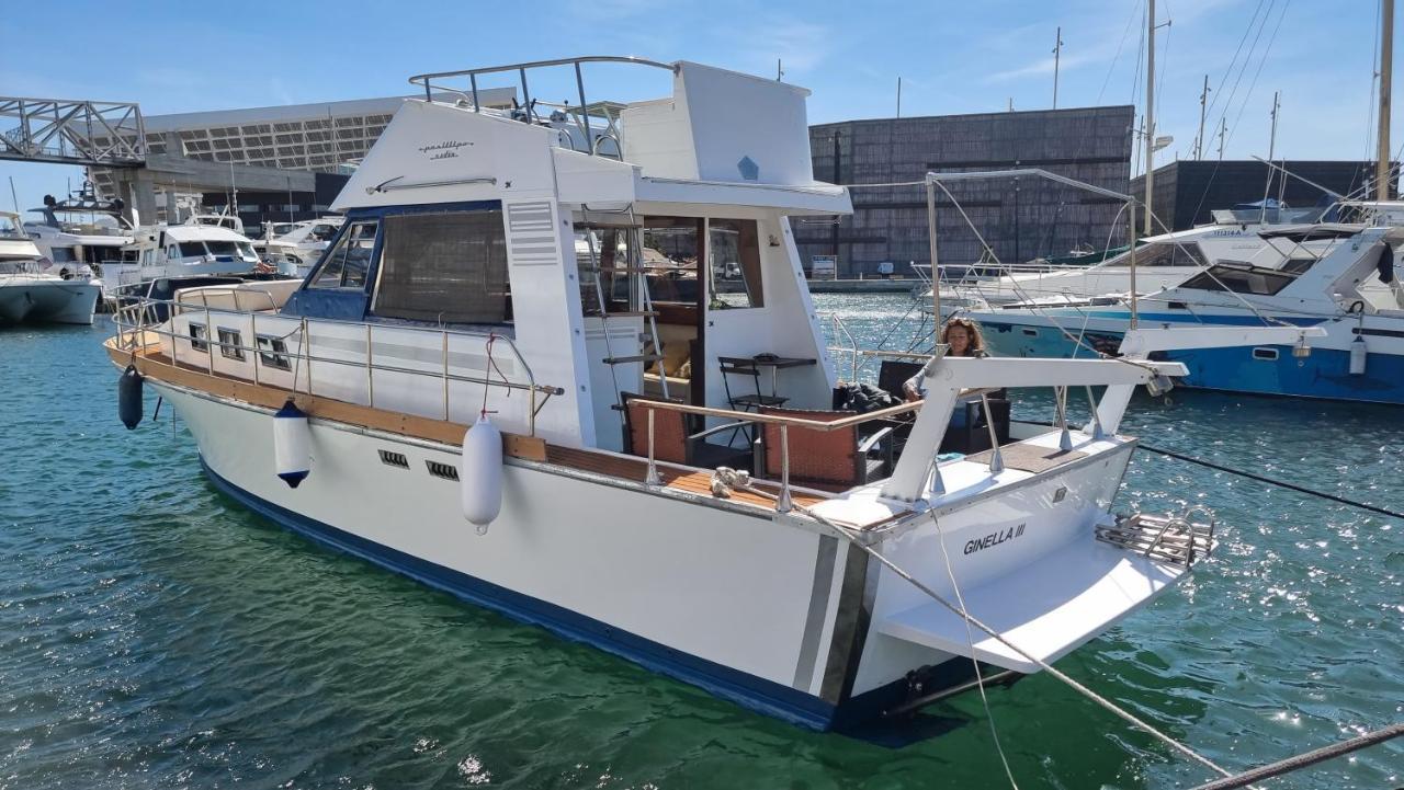 Charming Boat House In Barcelona With Big Terrace And Solarium Hotel Sant Adria de Besos Buitenkant foto