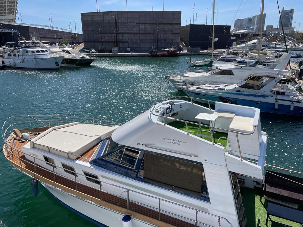 Charming Boat House In Barcelona With Big Terrace And Solarium Hotel Sant Adria de Besos Buitenkant foto