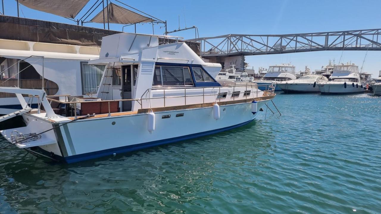 Charming Boat House In Barcelona With Big Terrace And Solarium Hotel Sant Adria de Besos Buitenkant foto